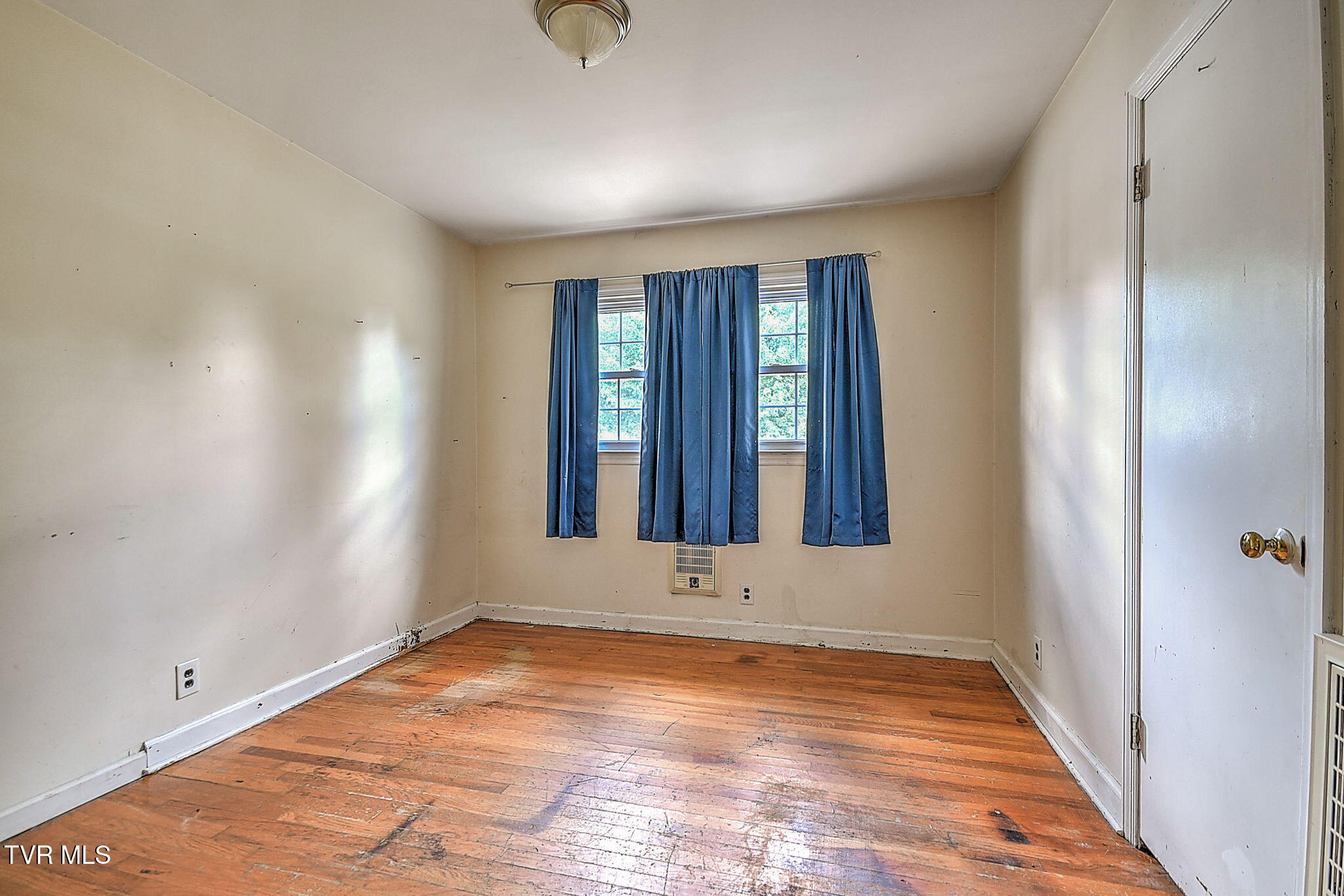 412 South Main Street Elizabethton, TN 37643 - Photo 21 of 34 15-web-or-mls-412 S Main JH-16