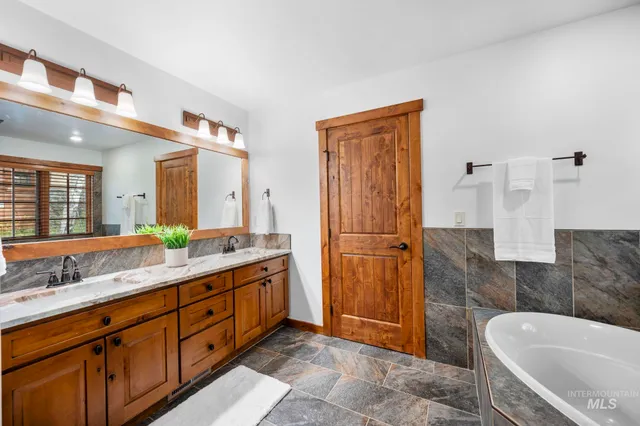 $1,395,000 | 9 Rock Creek Court, Donnelly, ID 83615