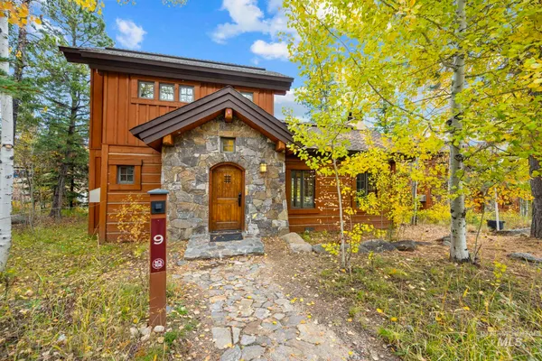 $1,395,000 | 9 Rock Creek Court, Donnelly, ID 83615