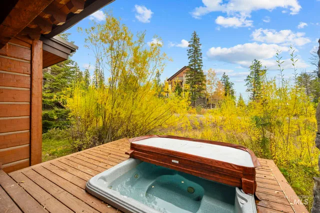 $1,395,000 | 9 Rock Creek Court, Donnelly, ID 83615