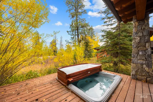 $1,395,000 | 9 Rock Creek Court, Donnelly, ID 83615