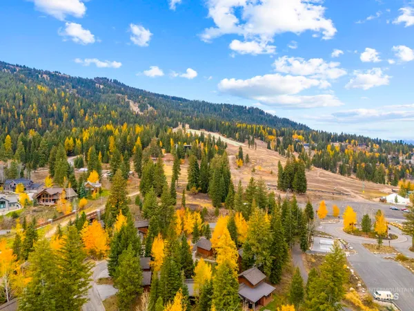 $1,395,000 | 9 Rock Creek Court, Donnelly, ID 83615
