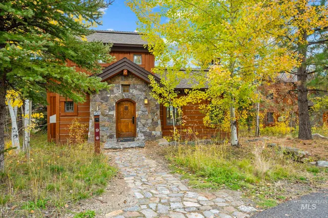 $1,395,000 | 9 Rock Creek Court, Donnelly, ID 83615