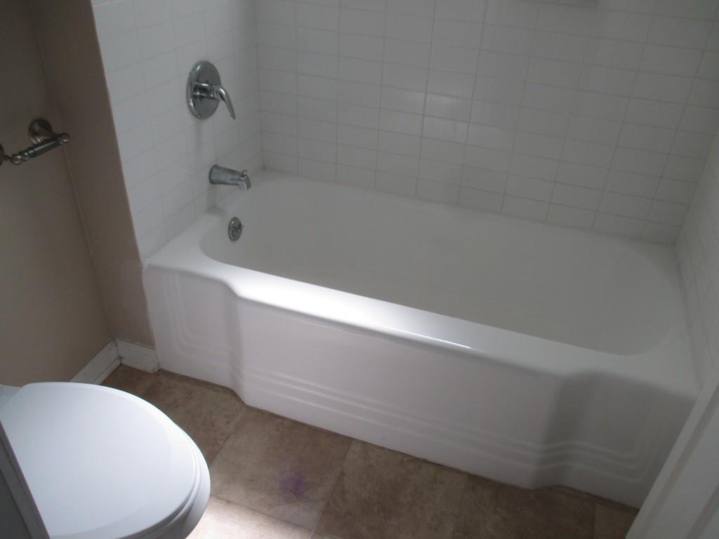 94 McCarrell Road Hickory, PA 15340 - Photo 22 of 22 a bathroom with a sink and bathtub