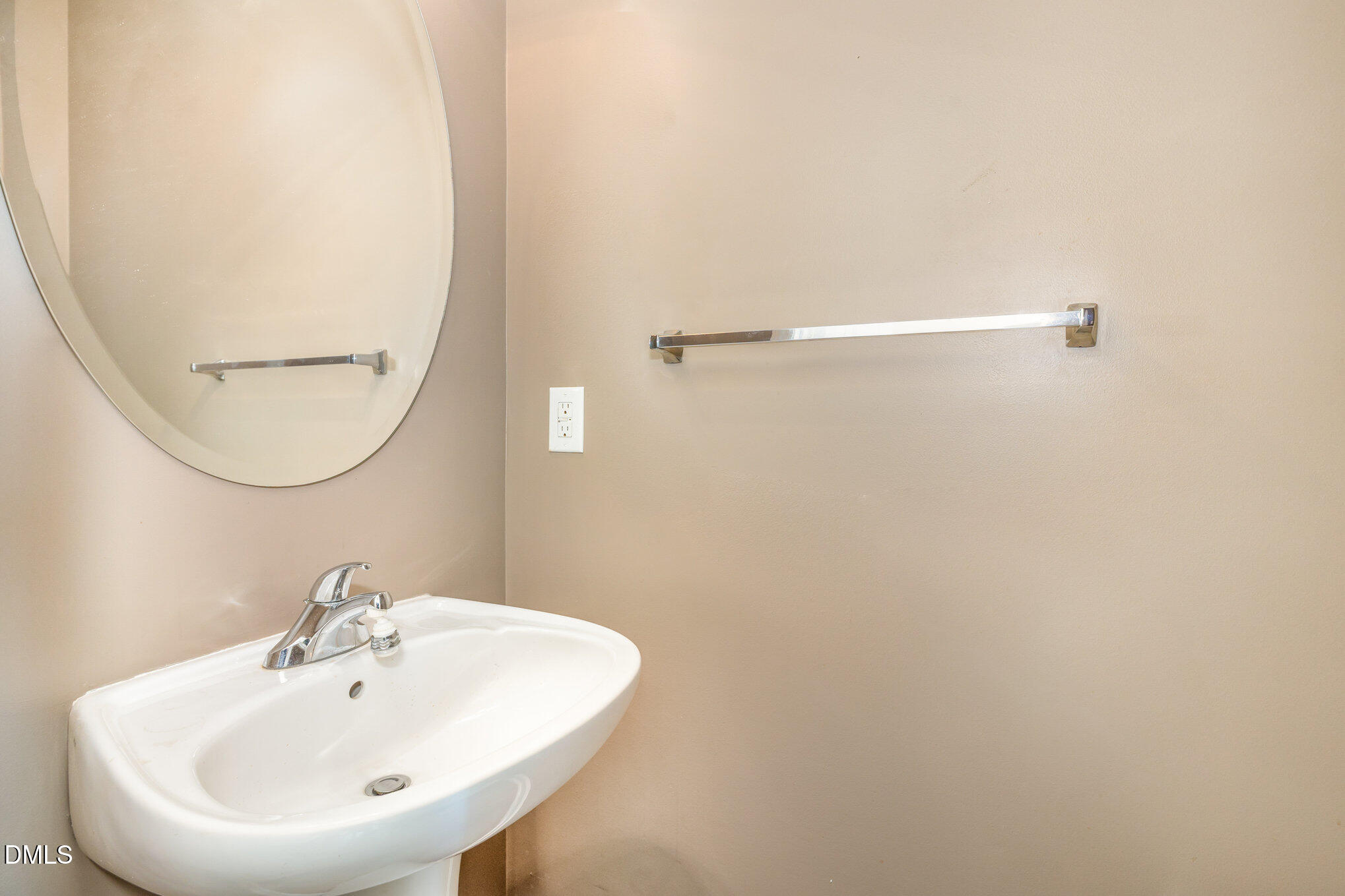 2116 Metacomet Way Raleigh, NC 27604 - Photo 10 of 24 a bathroom with a sink and a mirror