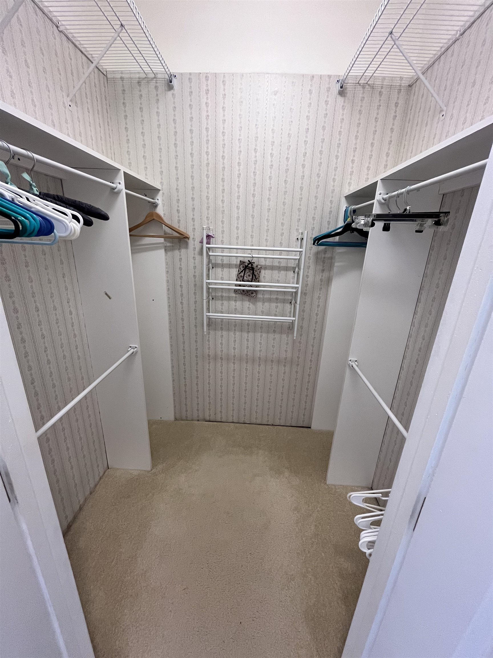 613 Casa Fuerta Lane St. Augustine, FL 32080 - Photo 17 of 23 a view of a garage