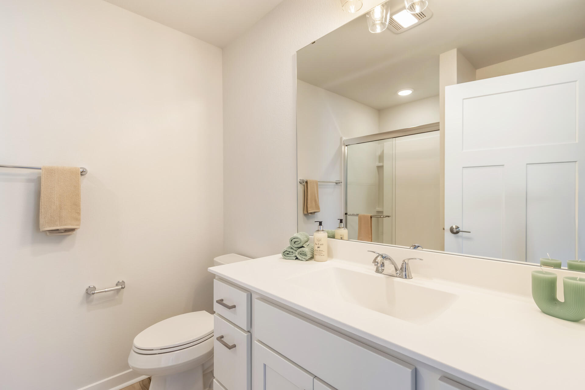 1633 Grey Fox Trail, Unit D Mukwonago, WI 53149 - Photo 17 of 20 Master Bath