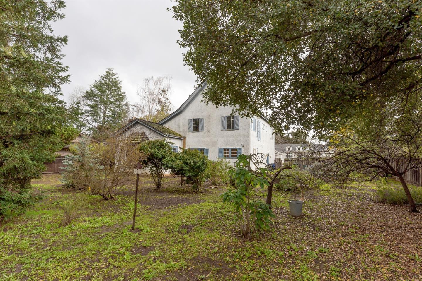 257 Merritt Road Los Altos, CA 94022 - Photo 8 of 10 Gallery Image 8