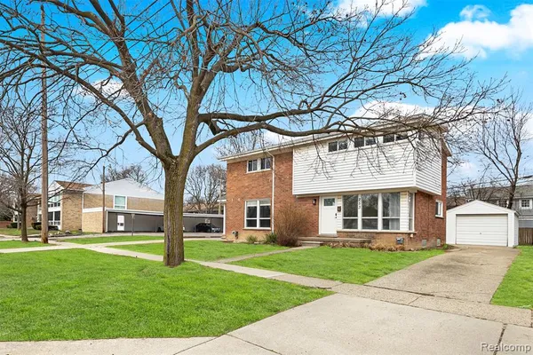 $2,025 | 253 East 14 Mile Road, Birmingham, MI 48009