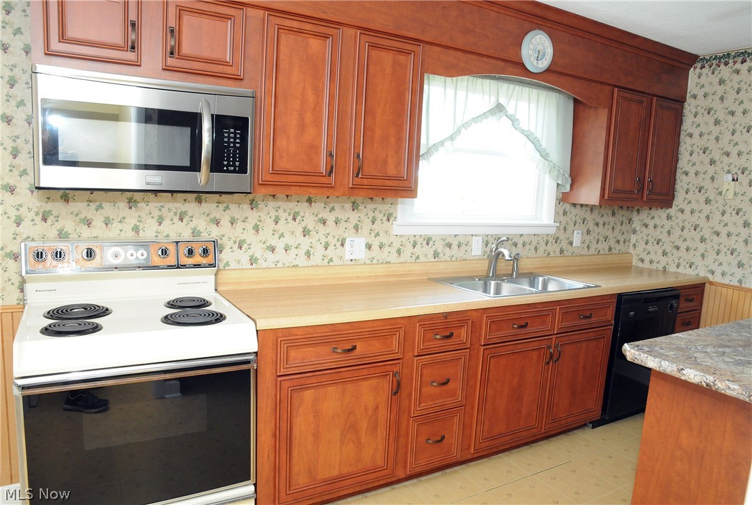 131 Merrick Road Cambridge, OH 43725 - Photo 7 of 33 Kitchen