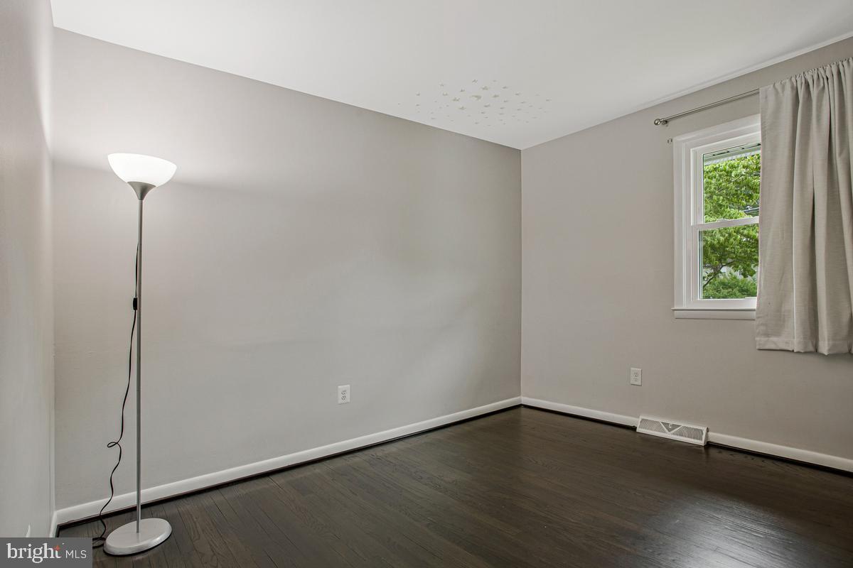 454 Manor Road Arnold, MD 21012 - Photo 19 of 36 Bedroom