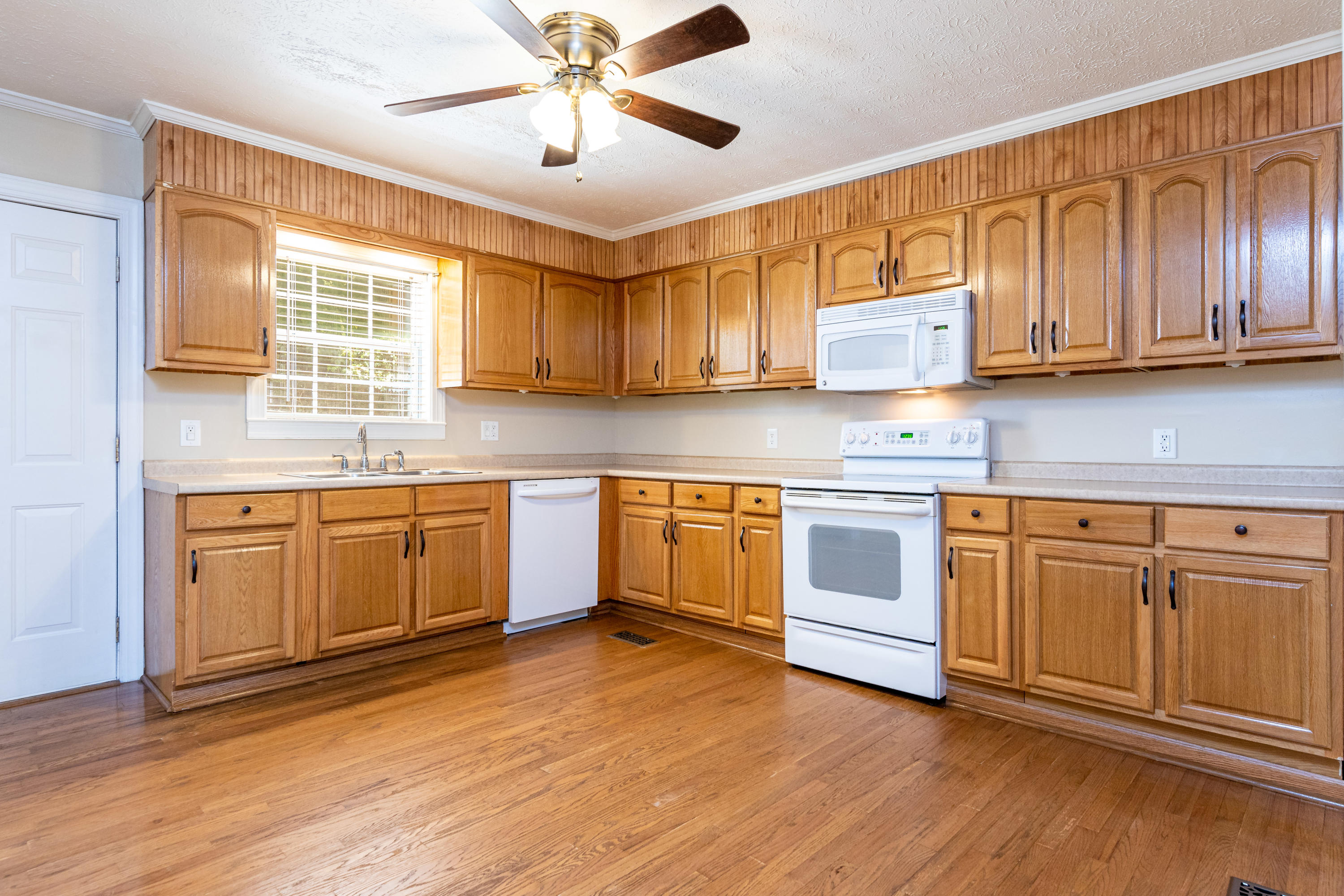4725 Rohar Road Knoxville, TN 37921 - Photo 7 of 21 IMG_1637-Edit
