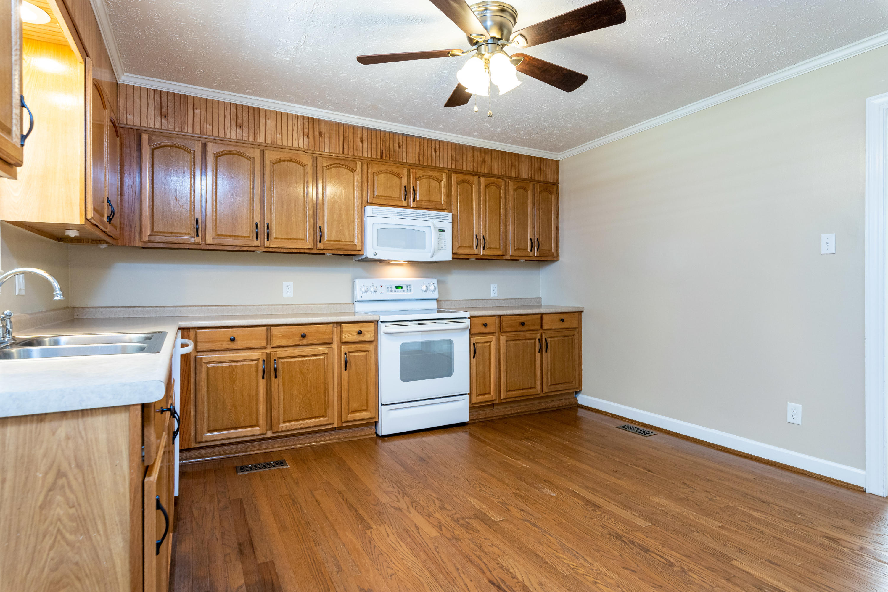 4725 Rohar Road Knoxville, TN 37921 - Photo 8 of 21 IMG_1642