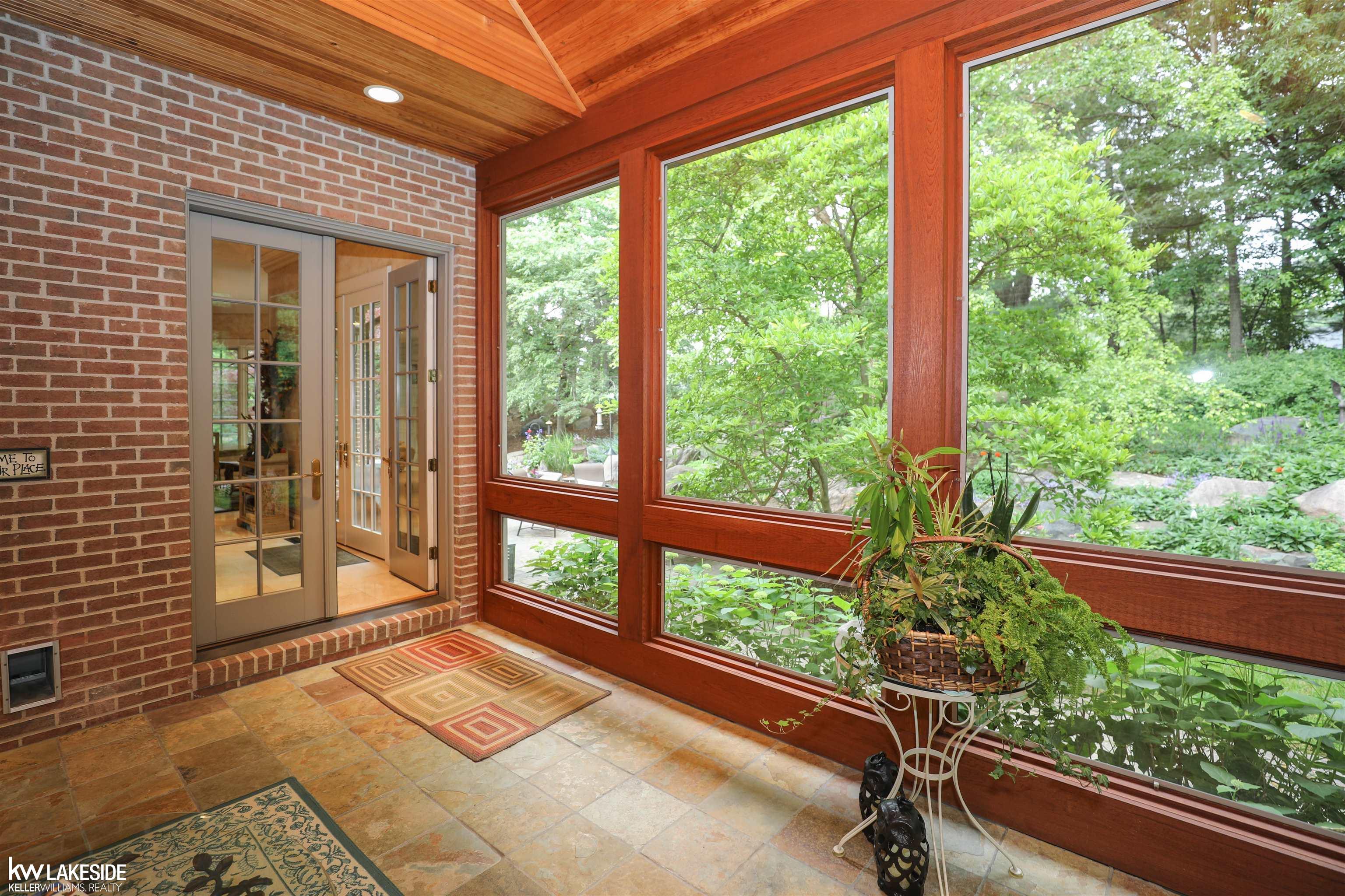2000 Touraine Drive Rochester, MI 48306 - Photo 23 of 74