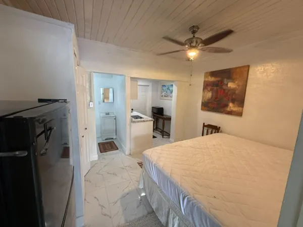$1,200 | 408 Southwest 68th Avenue, Pembroke Pines, FL 33023
