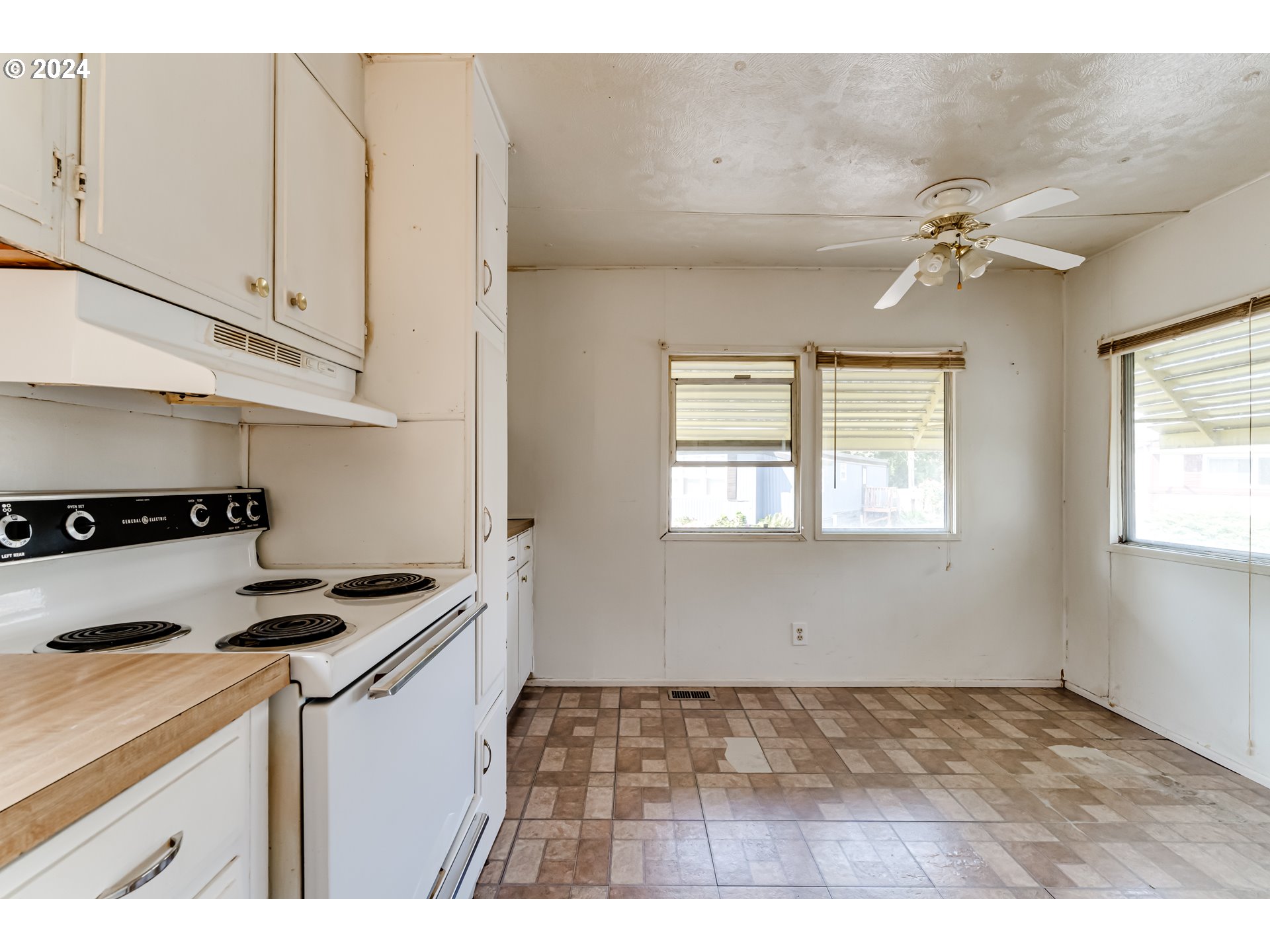 3900 Coburg Road, Unit 16 Eugene, OR 97408 - Photo 12 of 20 Dining Area