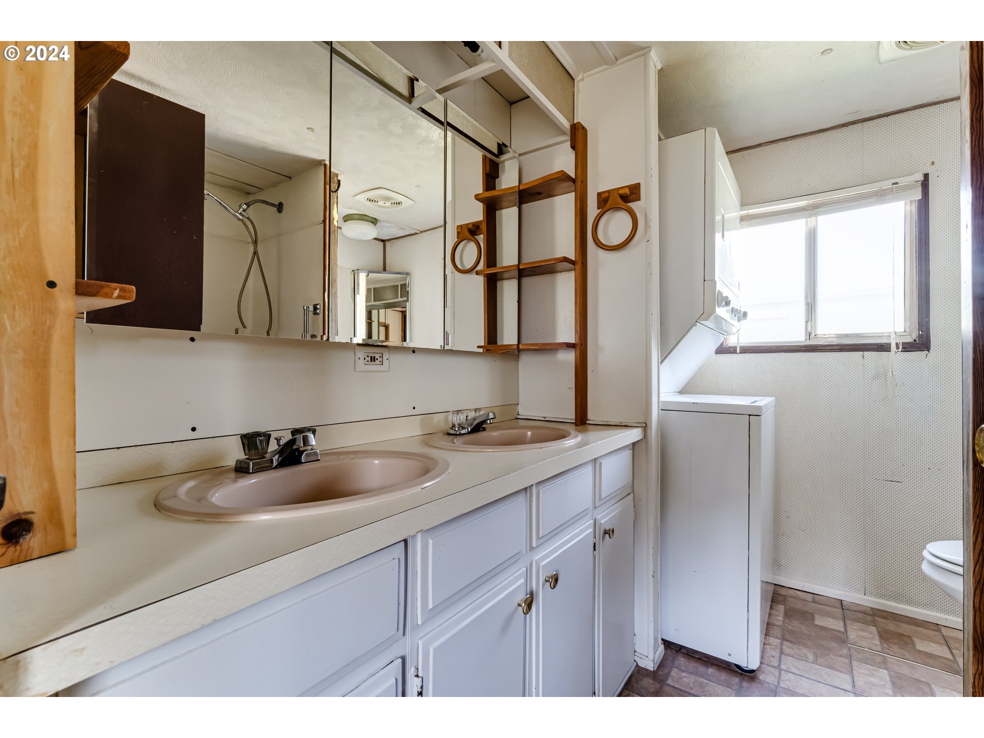3900 Coburg Road, Unit 16 Eugene, OR 97408 - Photo 16 of 20 Bathroom
