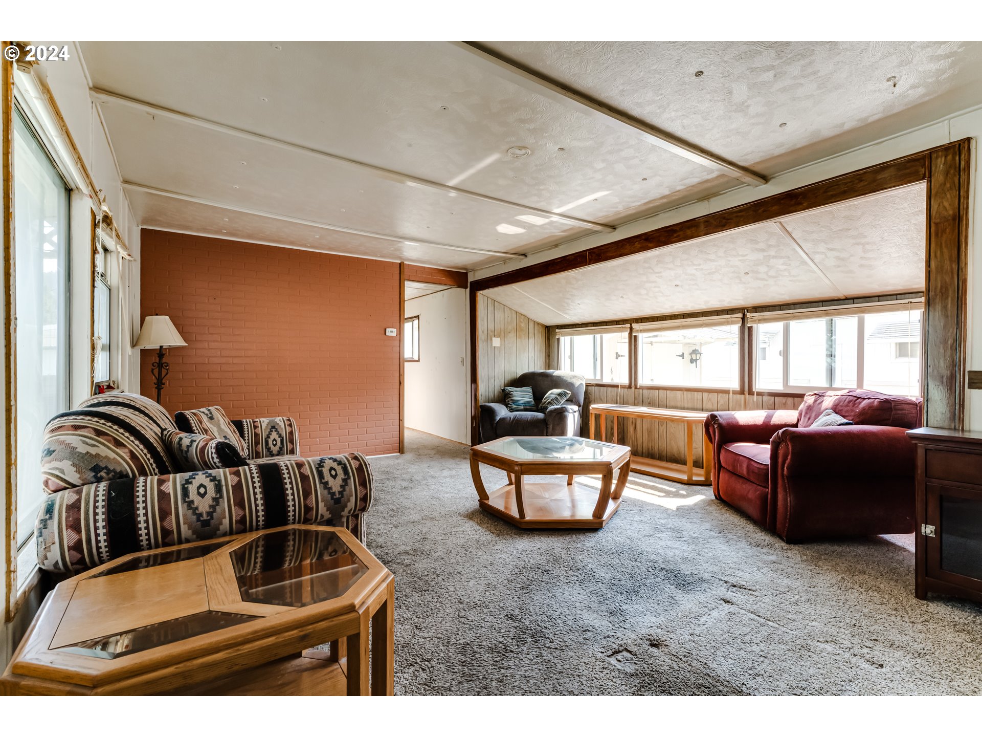 3900 Coburg Road, Unit 16 Eugene, OR 97408 - Photo 5 of 20 Living Room/Entrance