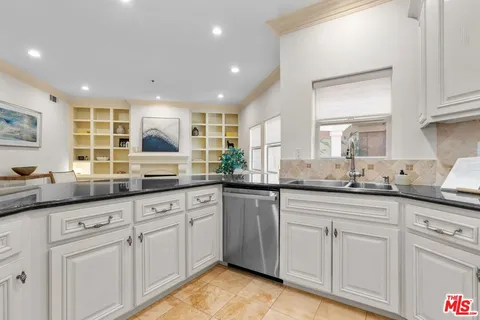 $1,049,000 | 10364 Almayo Avenue, Unit 305, Los Angeles, CA 90064