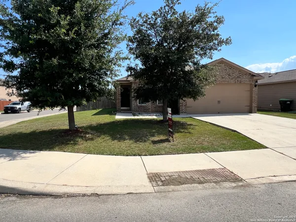 $1,950 | 12304 Claiborne, San Antonio, TX 78252