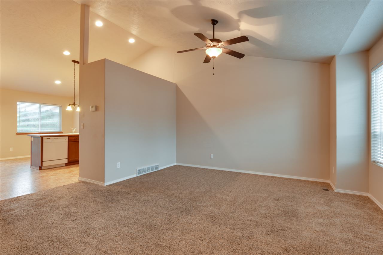 4039 South Bates Road Spokane Valley, WA 99206 - Photo 4 of 20 Gallery Image 4
