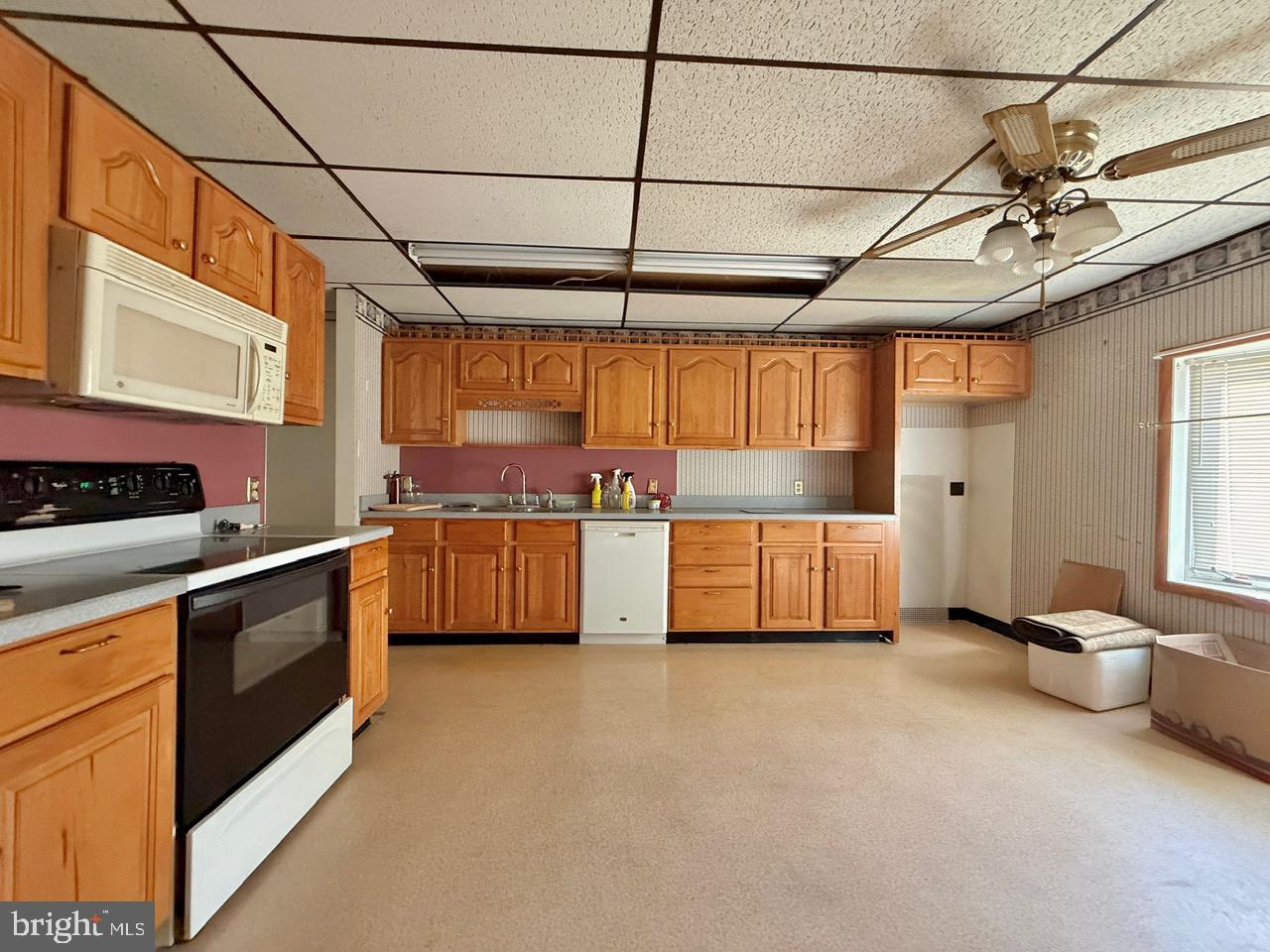 393 Park Road Fleetwood, PA 19522 - Photo 7 of 18
