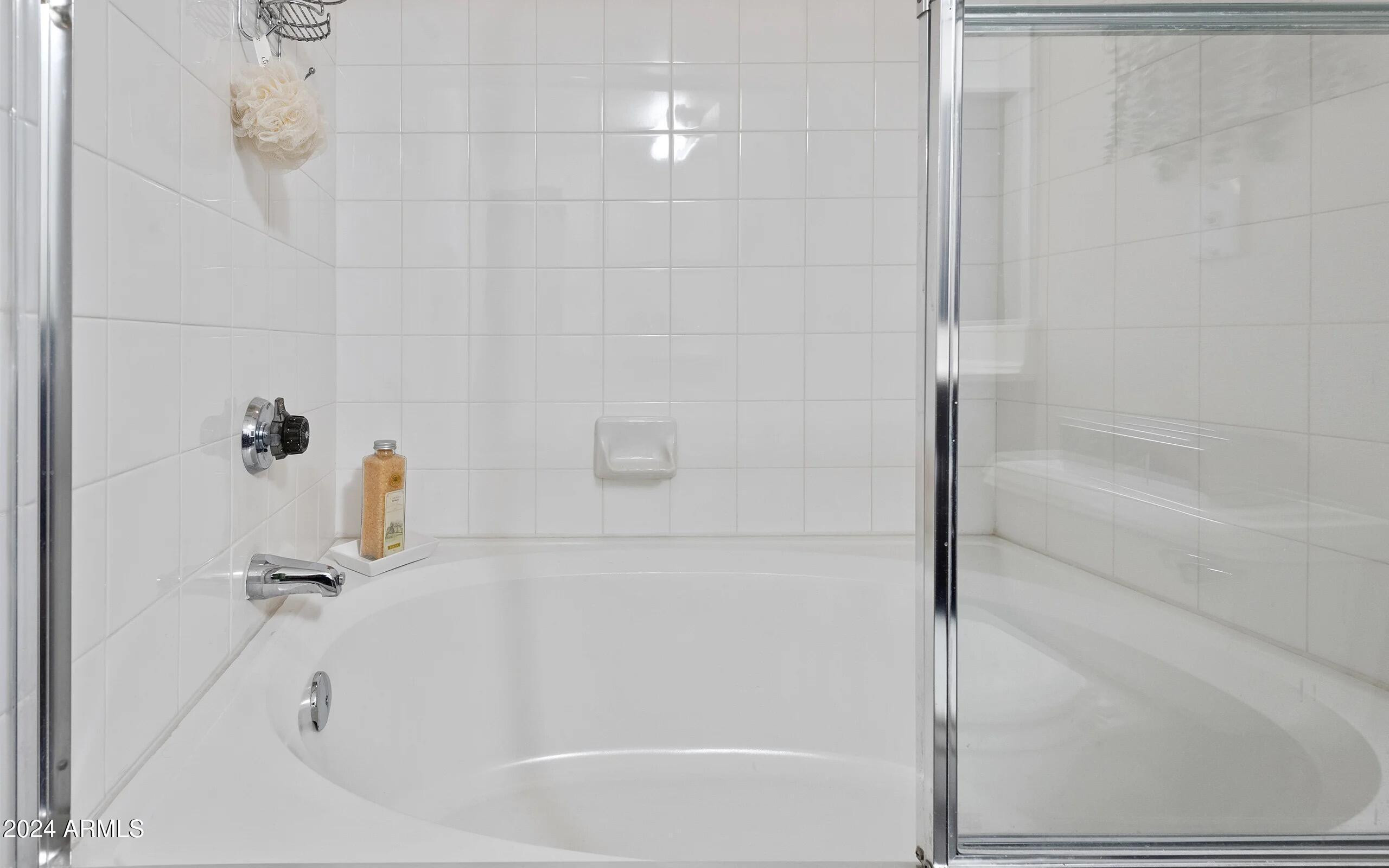 3625 East Ray Road, Unit 3 Phoenix, AZ 85044 - Photo 12 of 30 a bathroom with a bathtub