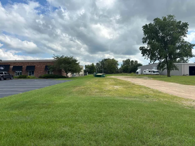 $250,000 | 302 Industrial Drive, Columbus, WI 53925