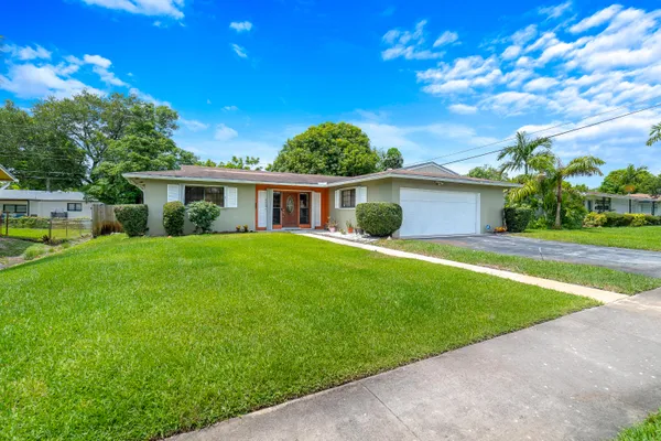 a view of house with a big yard