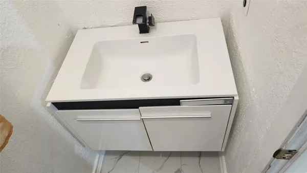 a close view of sink and tap