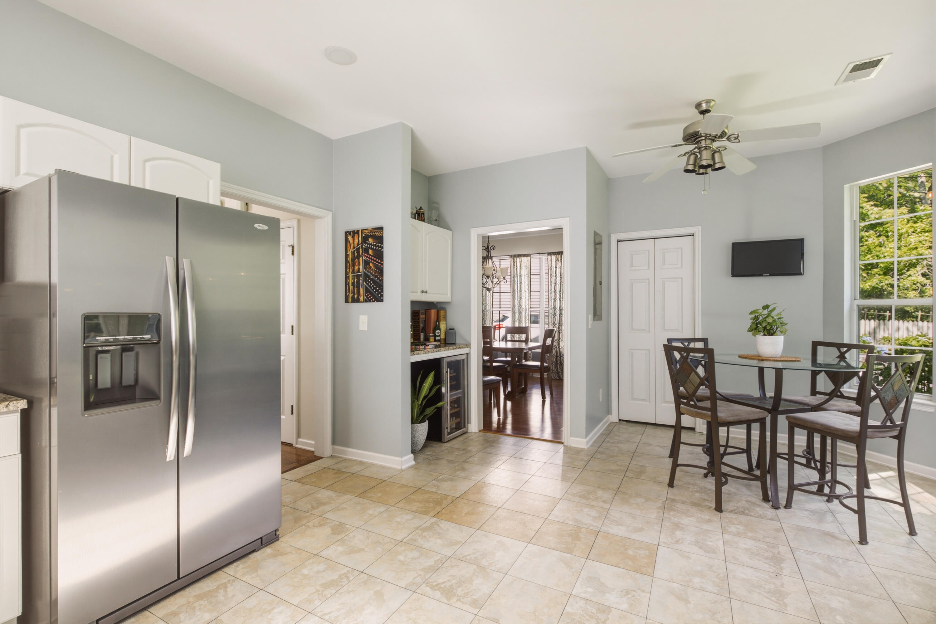 2340 Kennison Lane Mount Pleasant, SC 29466 - Photo 14 of 39 Kitchen w/ eat in area