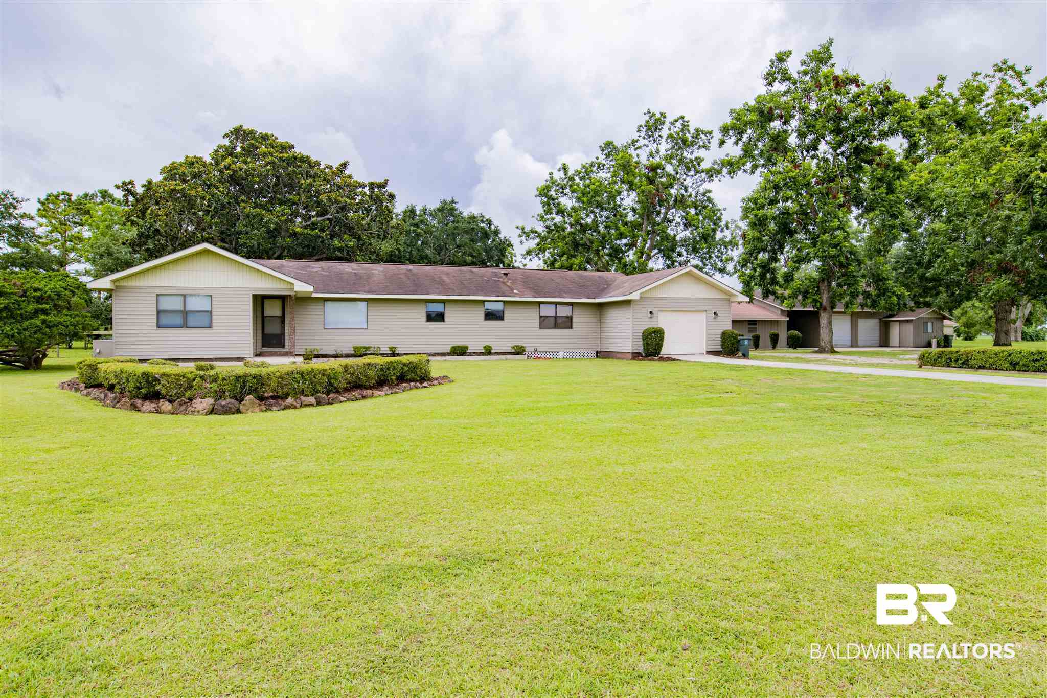 707 West Azalea Avenue Foley, AL 36535 - Photo 2 of 50