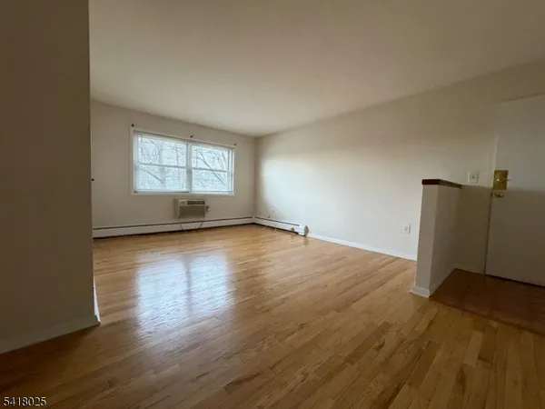 $2,050 | 16 Knox Terrace, Wayne, NJ 07470