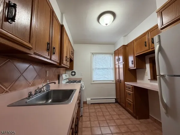 $2,050 | 16 Knox Terrace, Wayne, NJ 07470