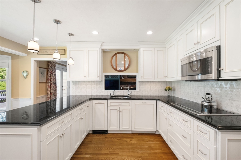 125 Oxbow Road Needham, MA 02492 - Photo 7 of 38