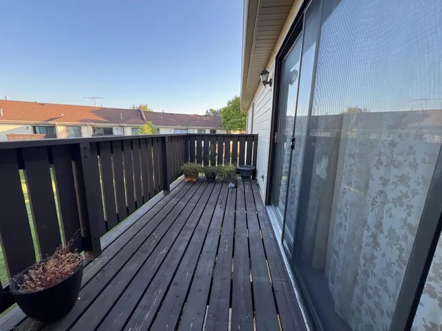 $2,300 | 867 East Carriage Lane, Unit 8, Palatine, IL 60074