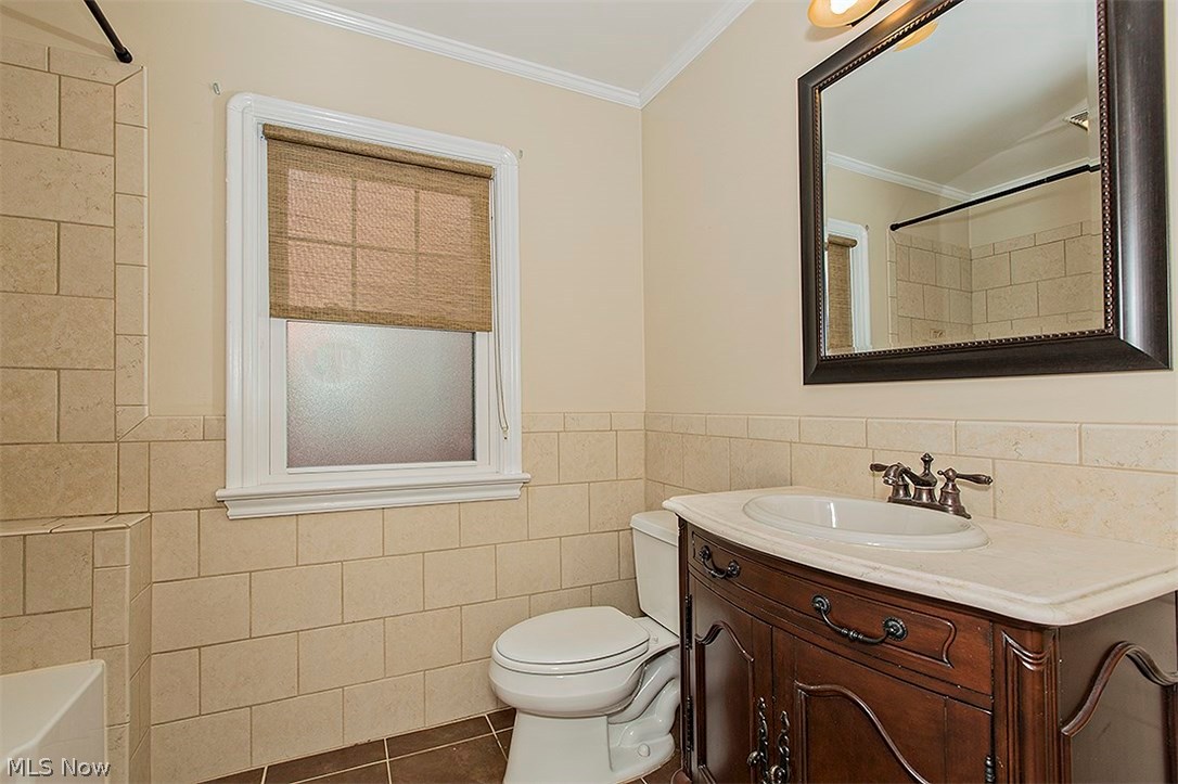 2336 Canterbury Road Cleveland, OH 44118 - Photo 17 of 25