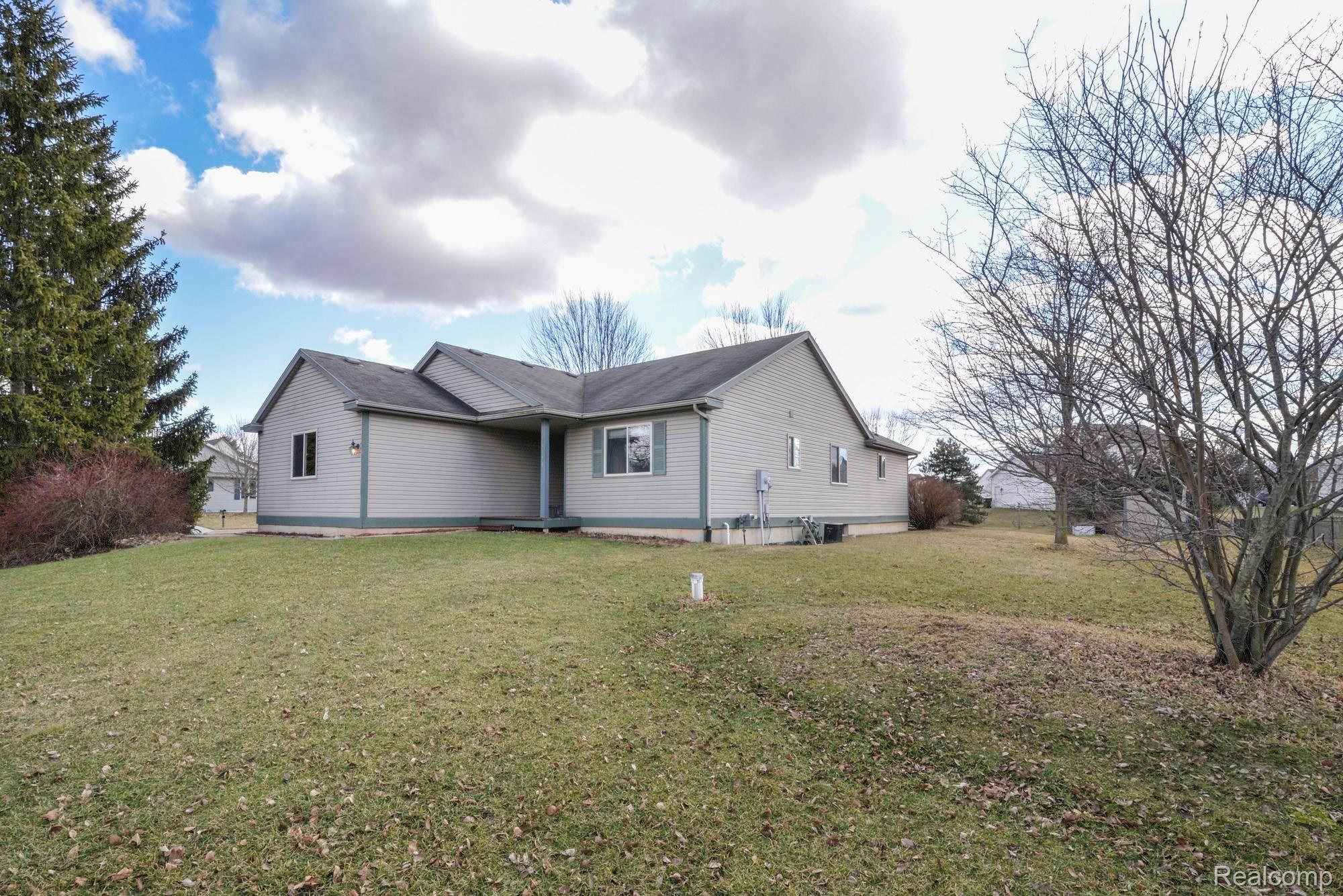 5190 Sleight Road Bath, MI 48808 - Photo 4 of 44 DSC_10.jpg