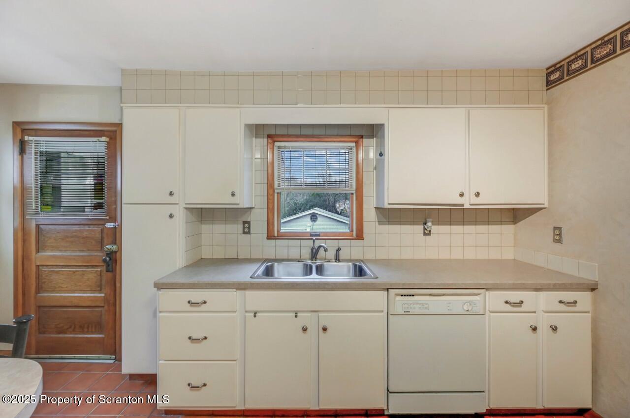 216 North Abington Road Clarks Green, PA 18411 - Photo 24 of 71 216 N Abington Rd 21 Large