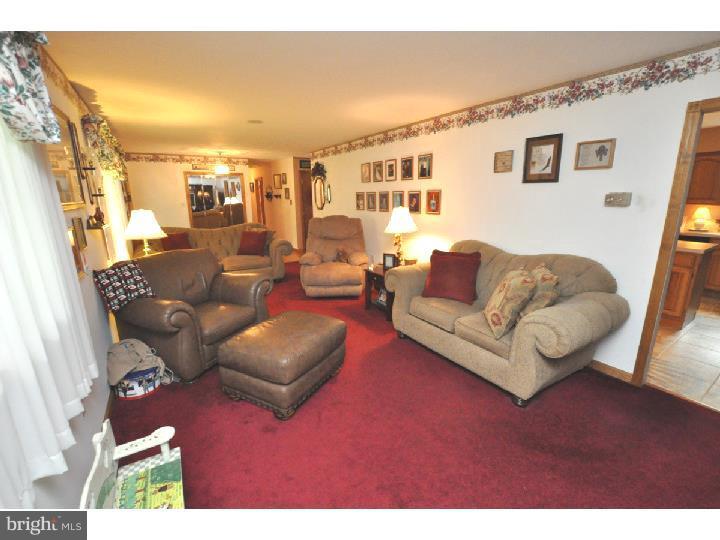 247 Oakshade Road Tabernacle, NJ 08088 - Photo 10 of 24 Living Room