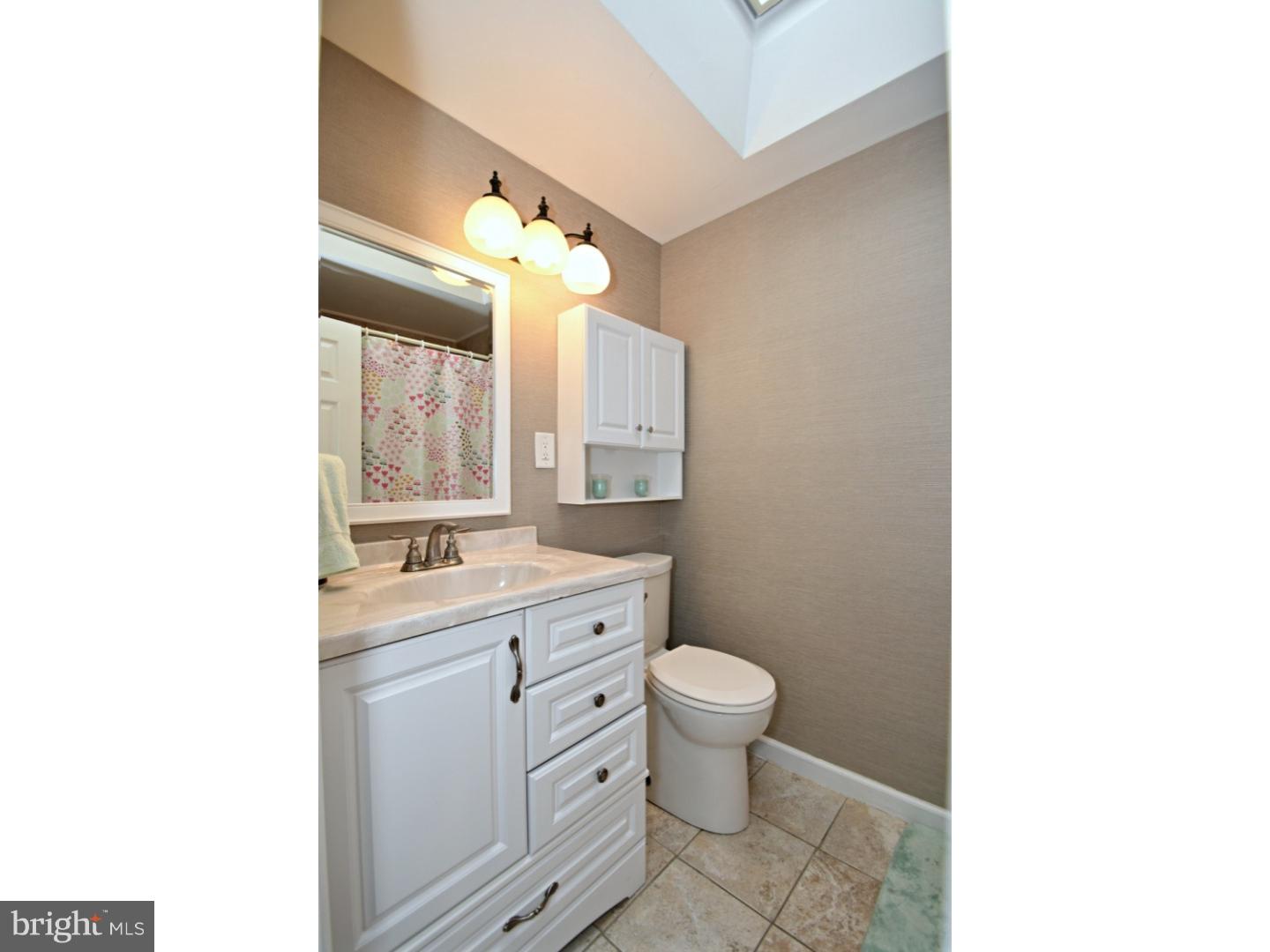 12114 Ranier Road Philadelphia, PA 19154 - Photo 18 of 25 Bathroom
