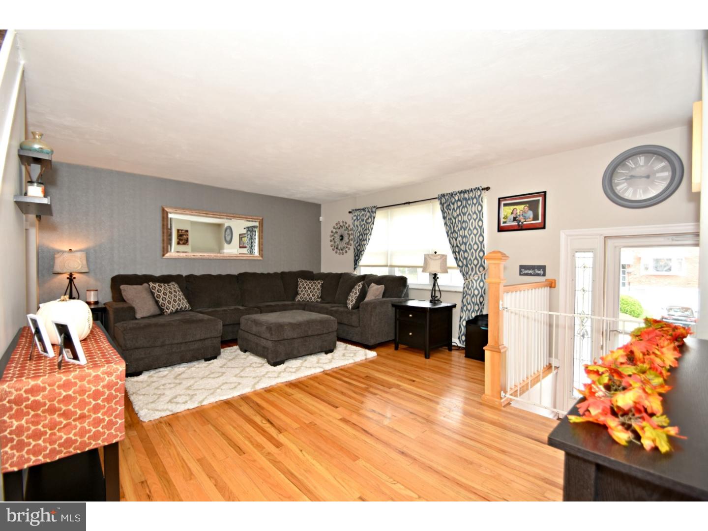 12114 Ranier Road Philadelphia, PA 19154 - Photo 5 of 25 Living Room