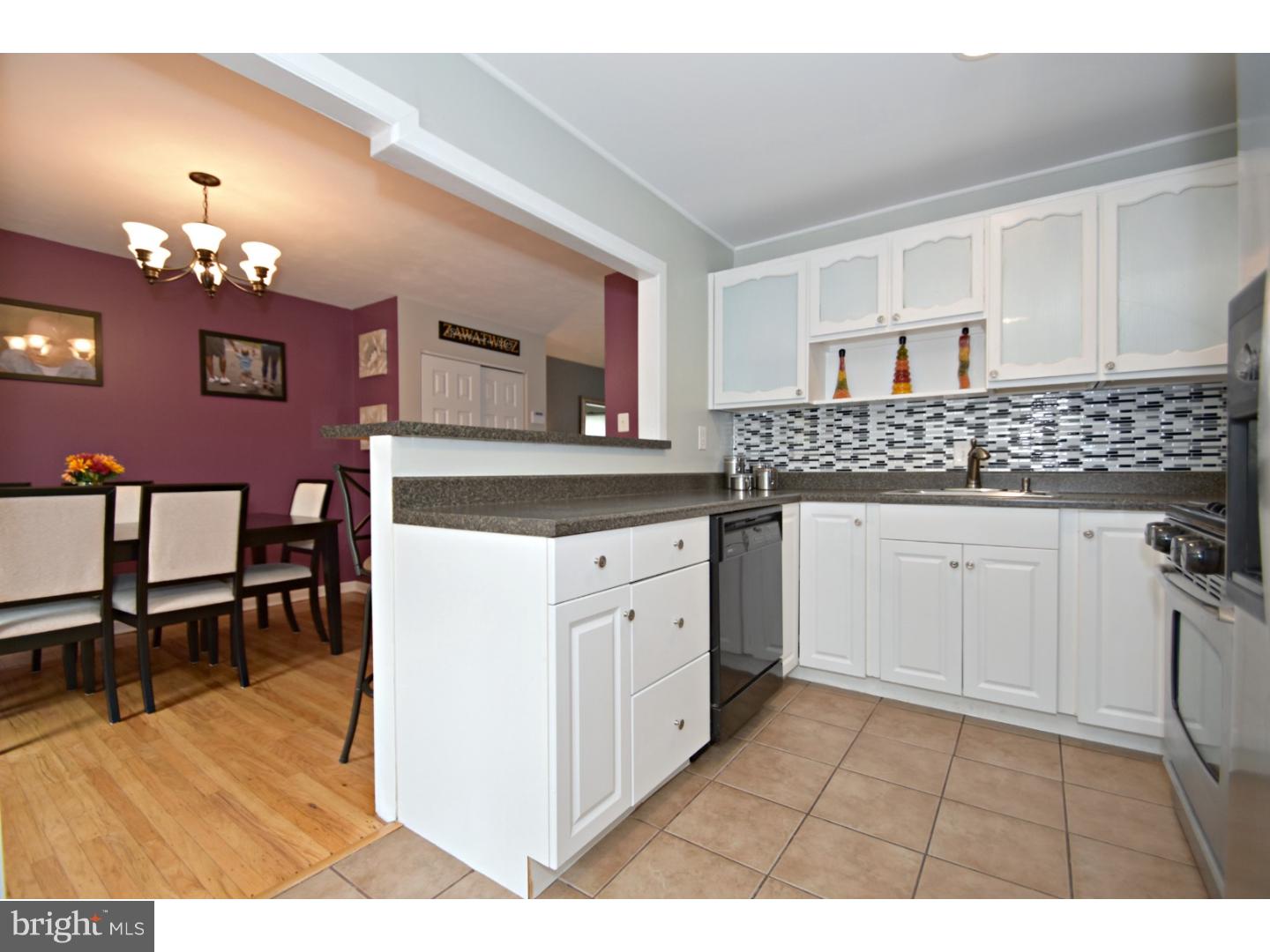 12114 Ranier Road Philadelphia, PA 19154 - Photo 10 of 25 Kitchen