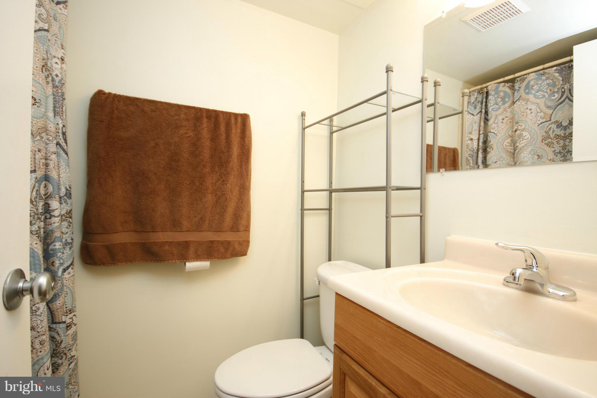 2210 Castle Rock Square, Unit 1B Reston, VA 20191 - Photo 16 of 26 a bathroom with a sink toilet and vanity