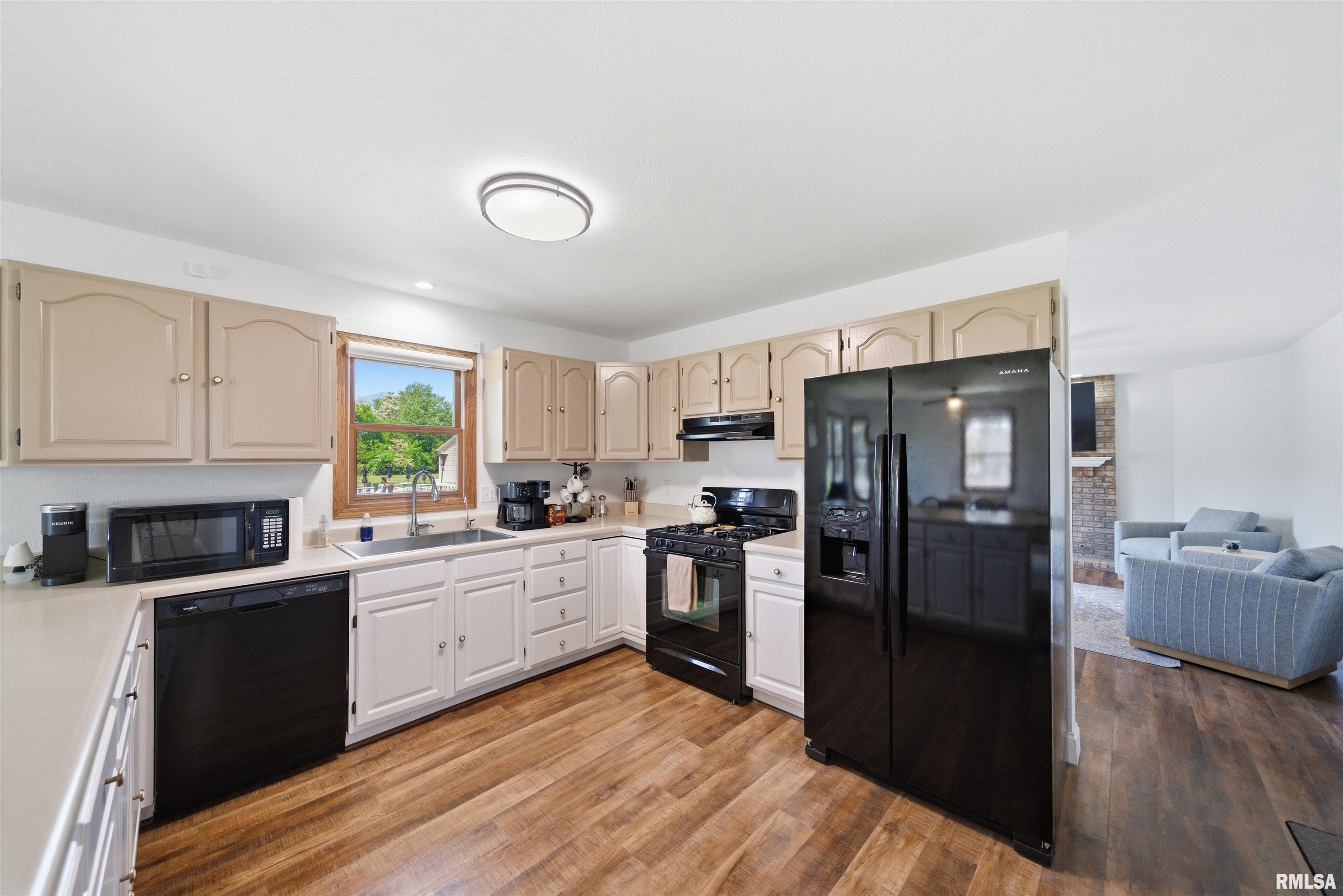 142 Legion Road Washington, IL 61571 - Photo 10 of 69