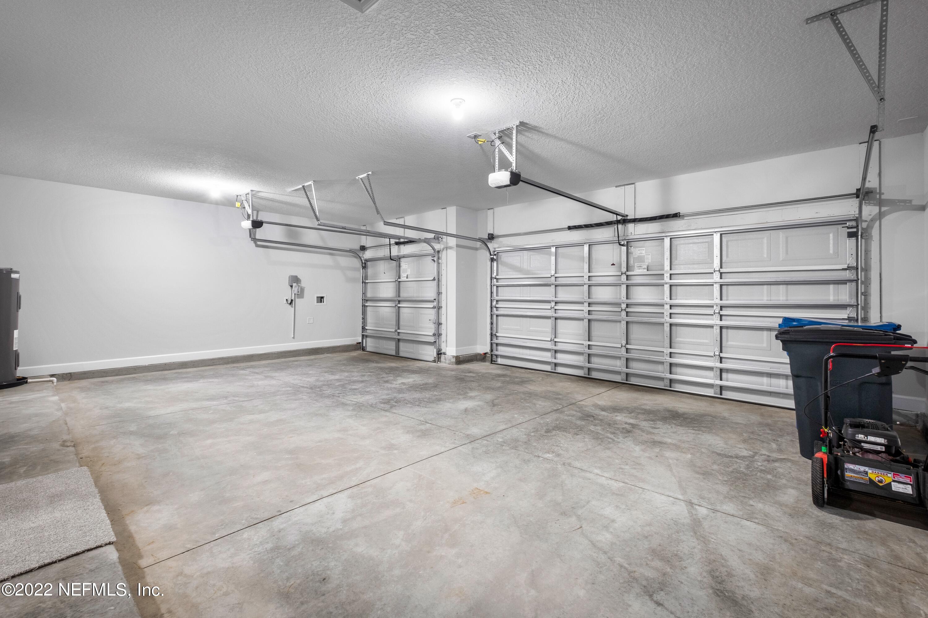 160 Daniel Creek Court St. Augustine, FL 32095 - Photo 32 of 35 a view of a garage