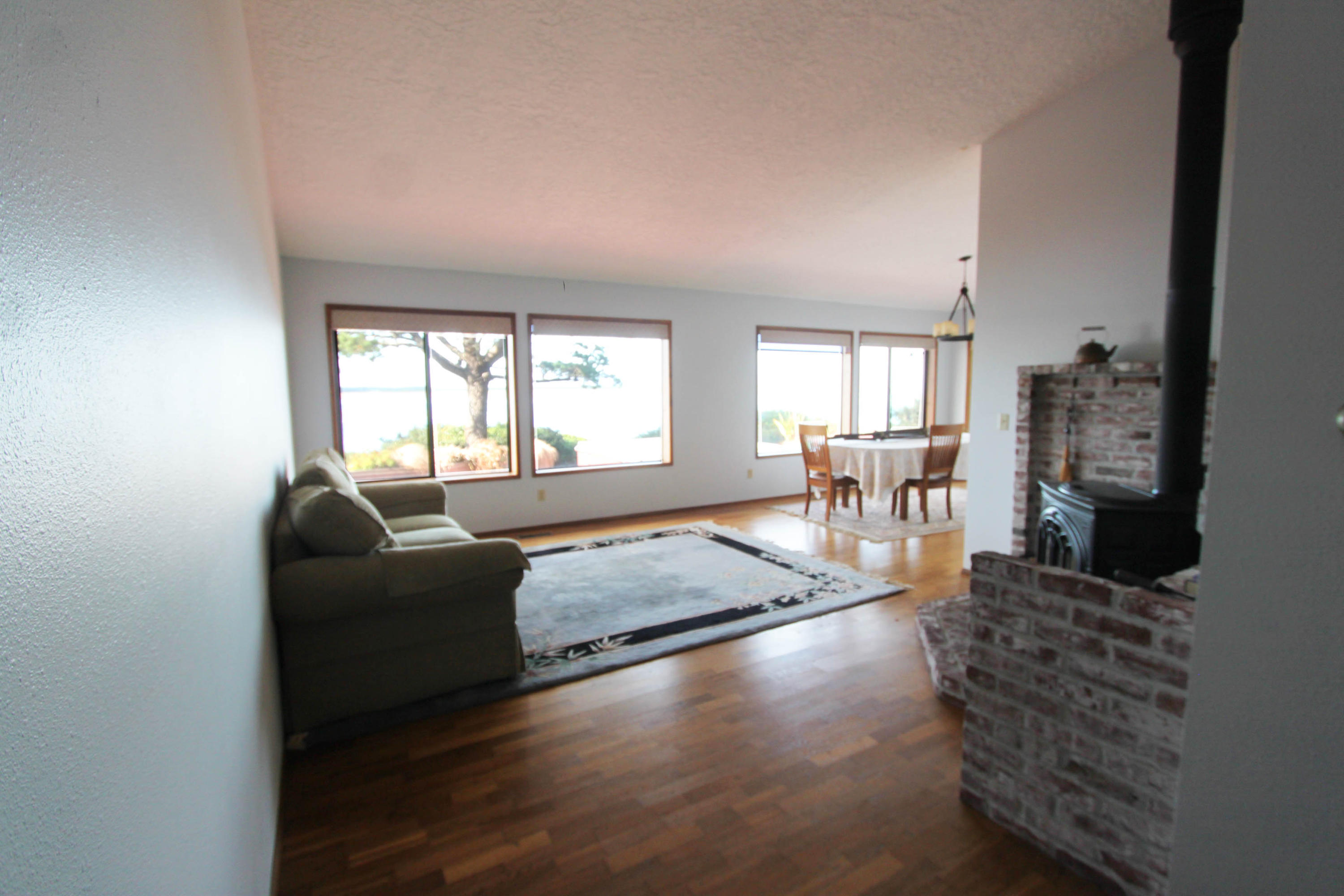 3305 Netarts Bay Road Tillamook, OR 97141 - Photo 6 of 26 living room