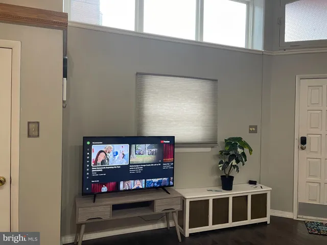 $1,900 | 949 South 3rd Street, Unit 1, Philadelphia, PA 19147