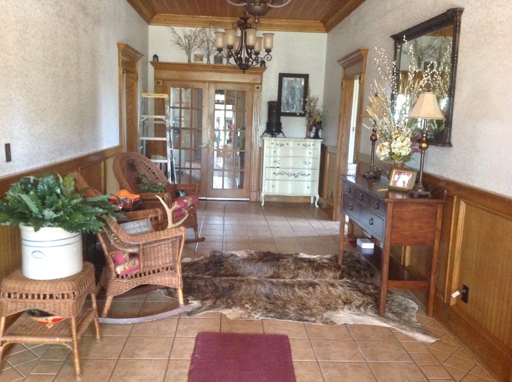 198 Fm 2974 Rd Center Center, TX 75935 - Photo 19 of 50 a room with furniture and a potted plant