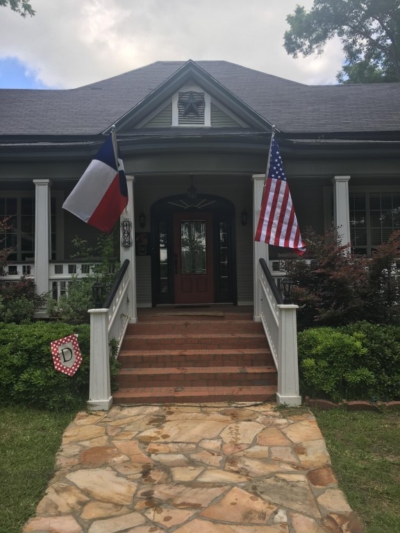 198 Fm 2974 Rd Center Center, TX 75935 - Photo 8 of 50 a front view of a house with entryway and windows